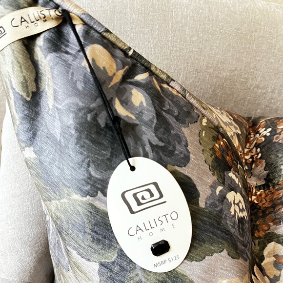 1-NWT CALLISTO HOME LUXURY VELVET FLORAL DESIGN DECORATIVE PILLOW - Picture 14 of 15